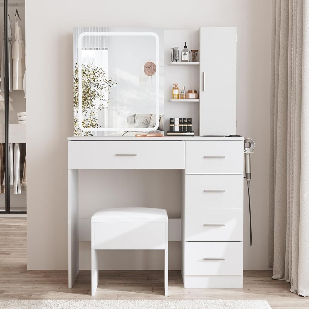 Biała toaletka z lustrem, oświ – Power Strip Desk recenzja i cena
